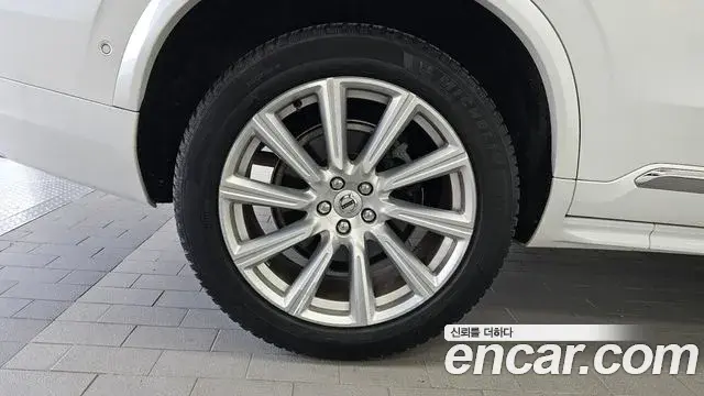 Volvo XC90 2018 — Photo 4/20