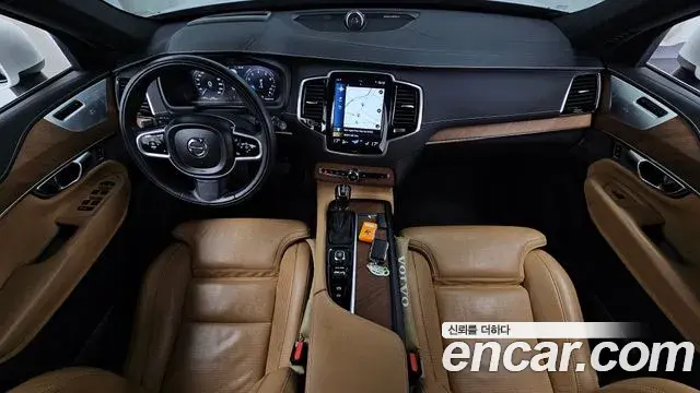 Volvo XC90 2018 — Photo 9/20