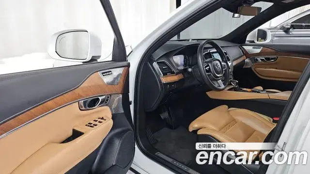 Volvo XC90 2018 — Photo 8/20