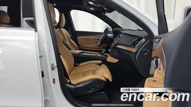Volvo XC90 2018 — Photo 10/20