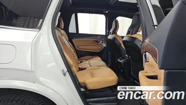 Volvo XC90 2018 — Photo 11/20