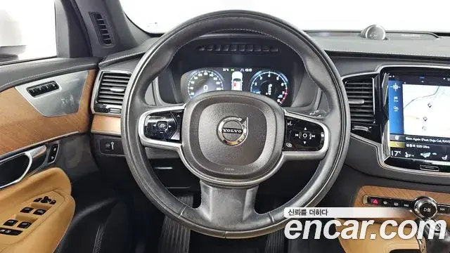 Volvo XC90 2018 — Photo 13/20