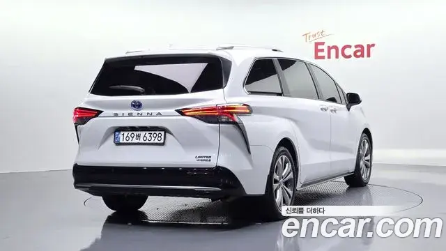 Toyota Sienna 2024 — ფოტო 14/20