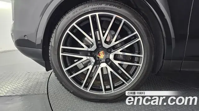 Porsche Cayenne 2024 — Photo 5/20
