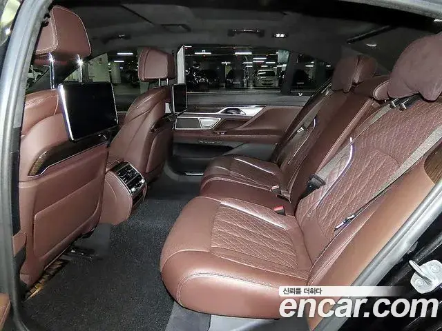 BMW 7 Series 2019 — Фото 10/20
