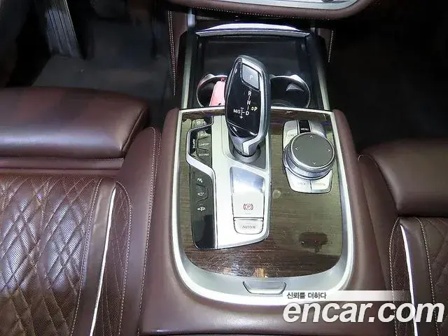 BMW 7 Series 2019 — Фото 12/20