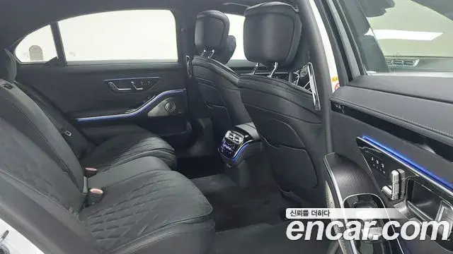 Mercedes-Benz S-Class 2025 — Photo 8/18