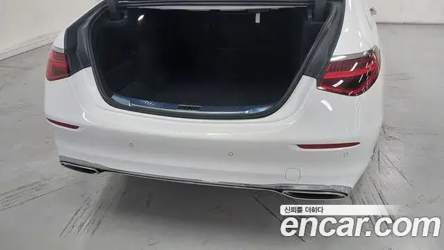 Mercedes-Benz S-Class 2025 — Photo 10/18
