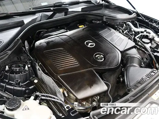 Mercedes-Benz GLC-Class 2023 — Photo 18/20