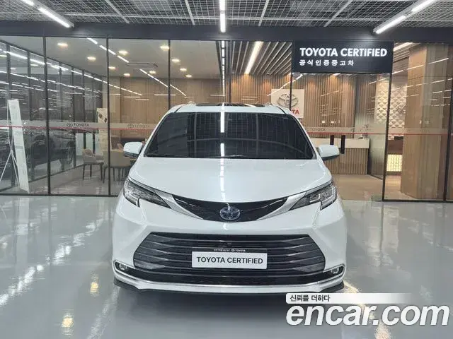 Toyota Sienna 2022 — Photo 2/20