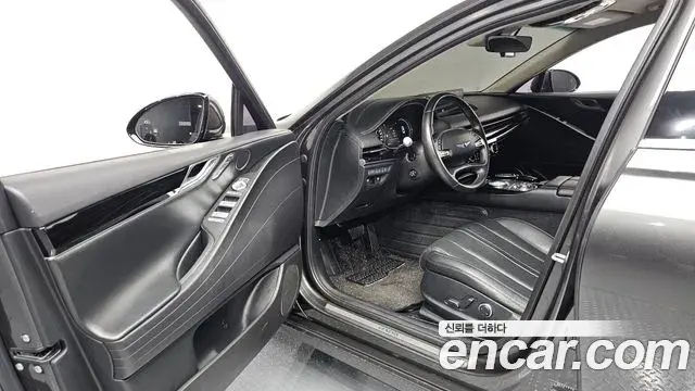 Genesis Electrified G80 2022 — Photo 10/20