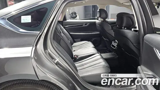 Genesis Electrified G80 2022 — Photo 11/20
