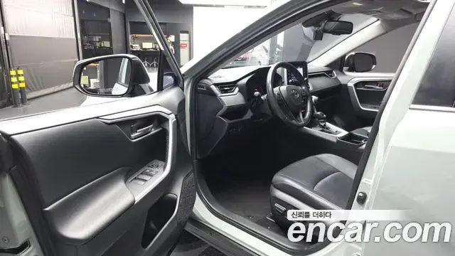 Toyota RAV4 2019 — Photo 10/20