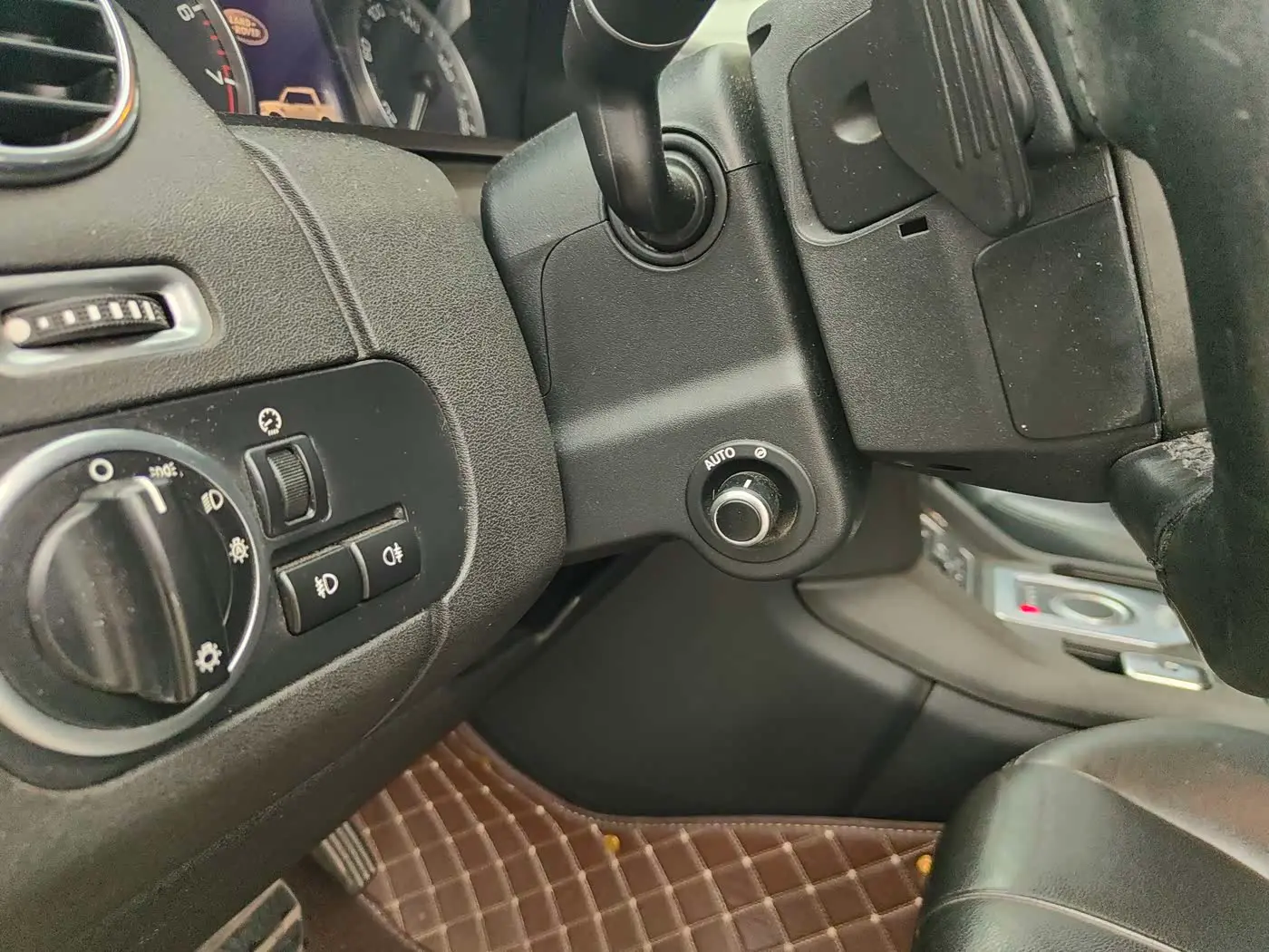 Land Rover Discovery 2016 — Photo 10/14