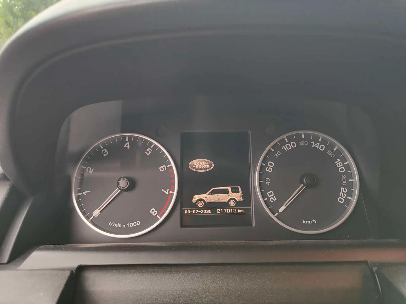 Land Rover Discovery 2016 — Photo 14/14