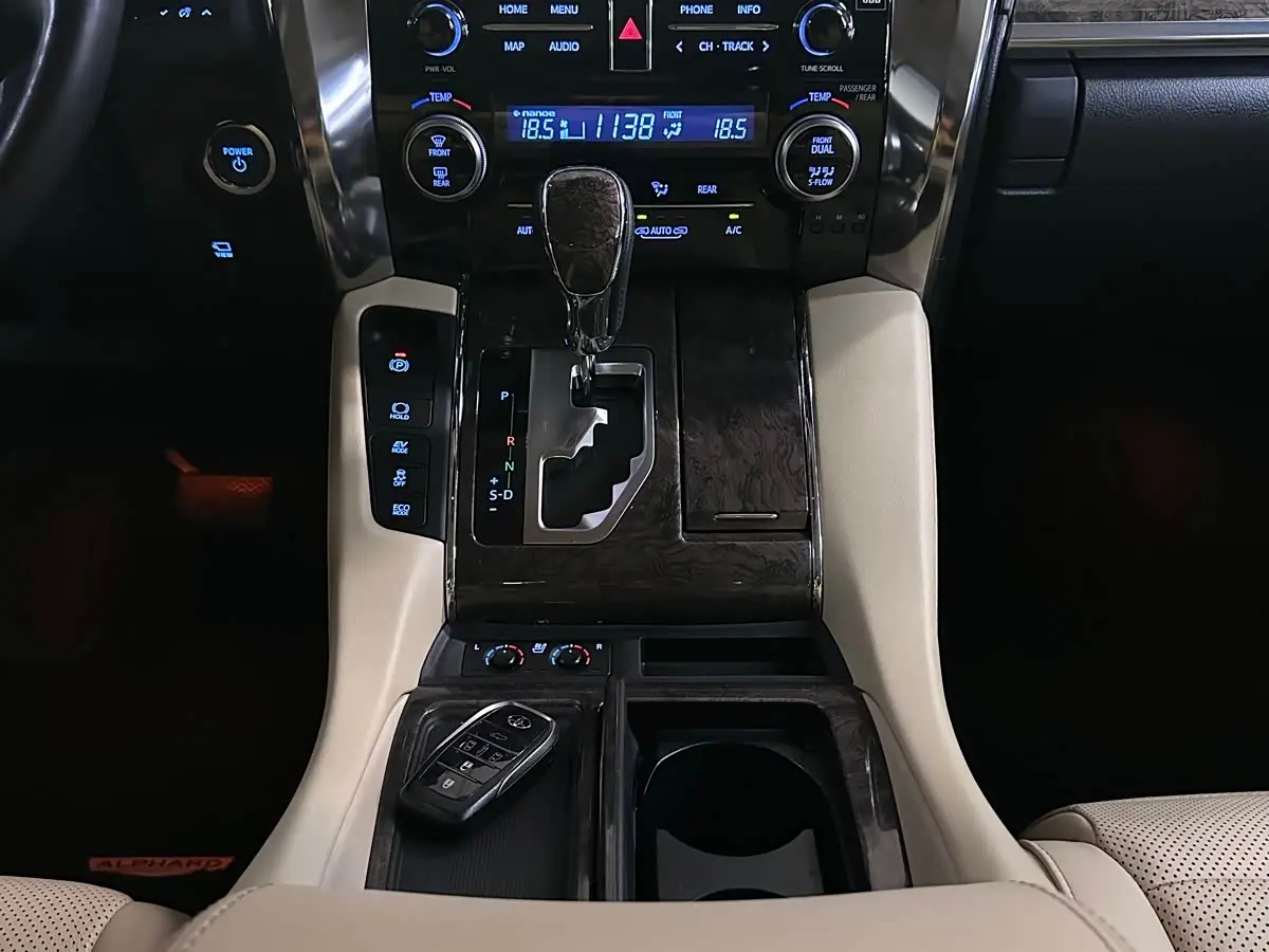 Toyota Alphard 2020 — Фото 13/16