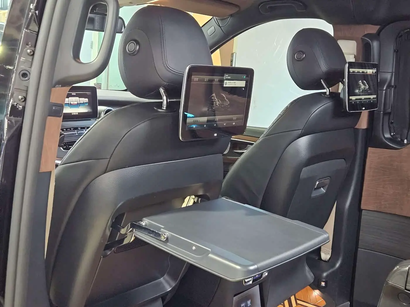 Mercedes-Benz V-Class 2018 — Photo 16/20