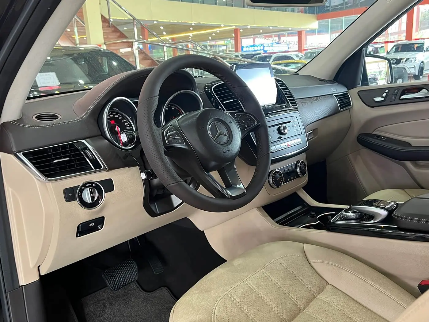 Mercedes-Benz GLE 2017 — Photo 7/15