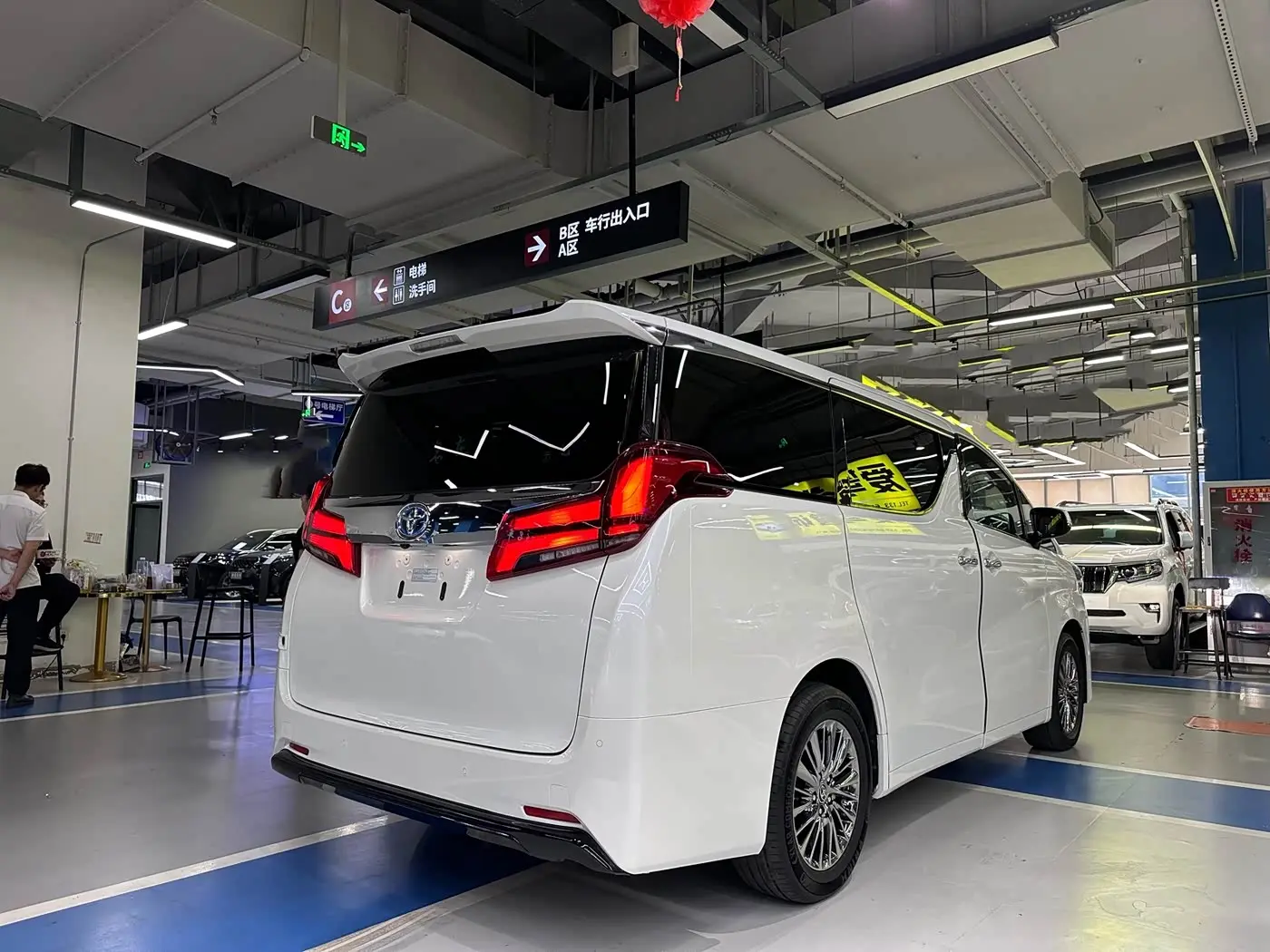 Toyota Alphard 2020 — Фото 6/16