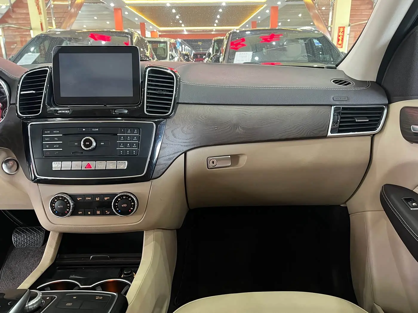 Mercedes-Benz GLE 2017 — Photo 10/15