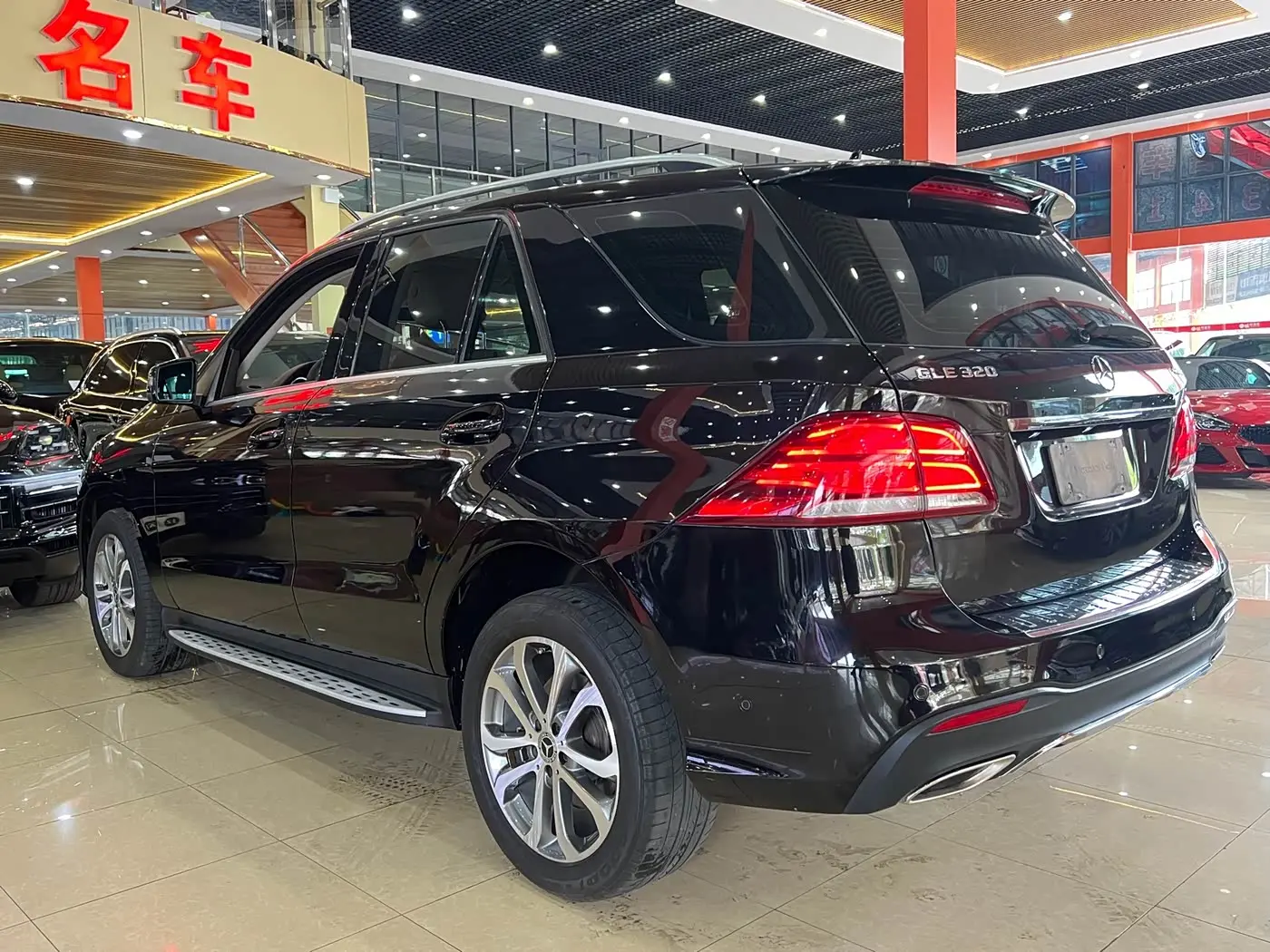 Mercedes-Benz GLE 2017 — Photo 6/15
