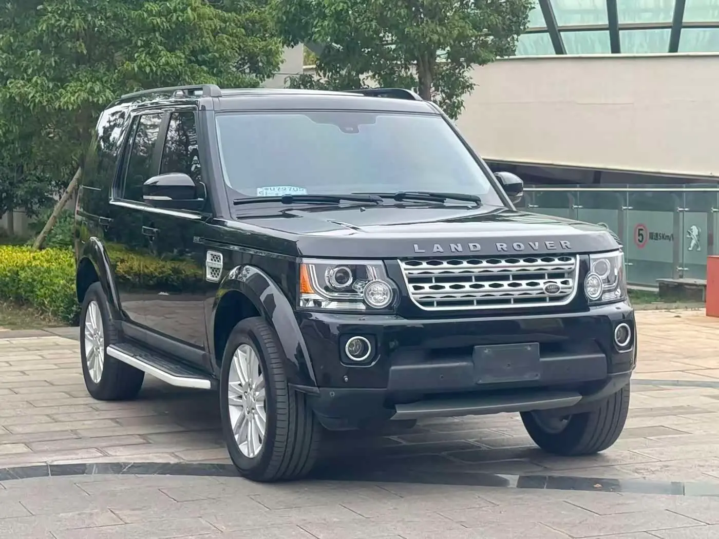 Land Rover Discovery 2017 — Photo 3/16