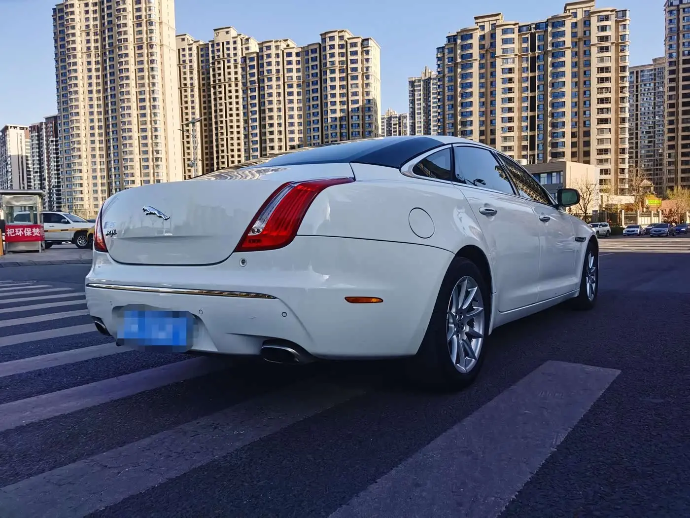 Jaguar XJ 2011 — Photo 7/20