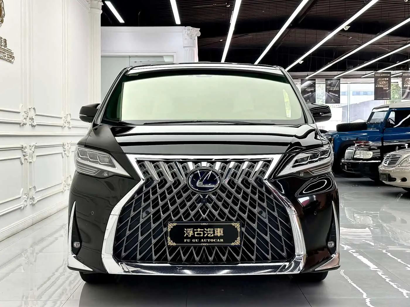 Lexus LM 2021 — Photo 2/17
