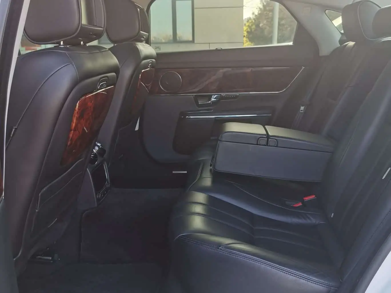 Jaguar XJ 2011 — Photo 12/20