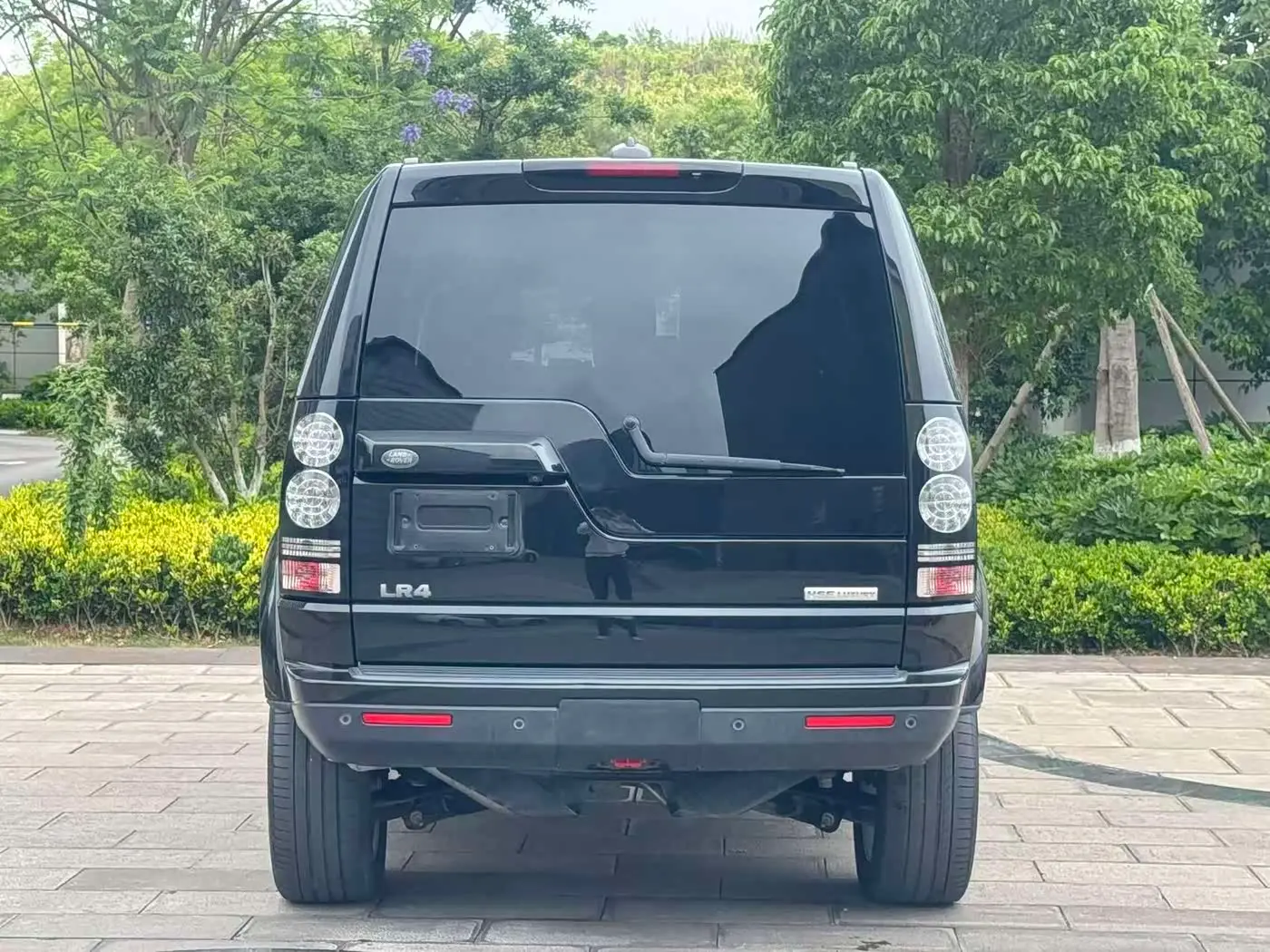 Land Rover Discovery 2017 — Photo 16/16