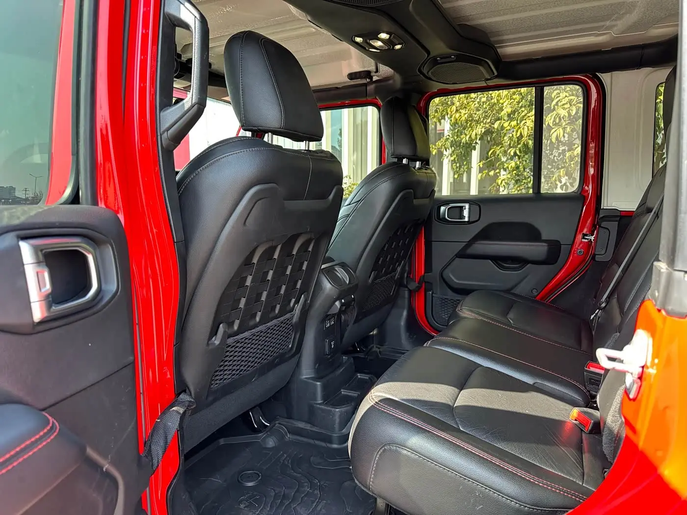 Jeep Wrangler 2020 — Фото 8/9