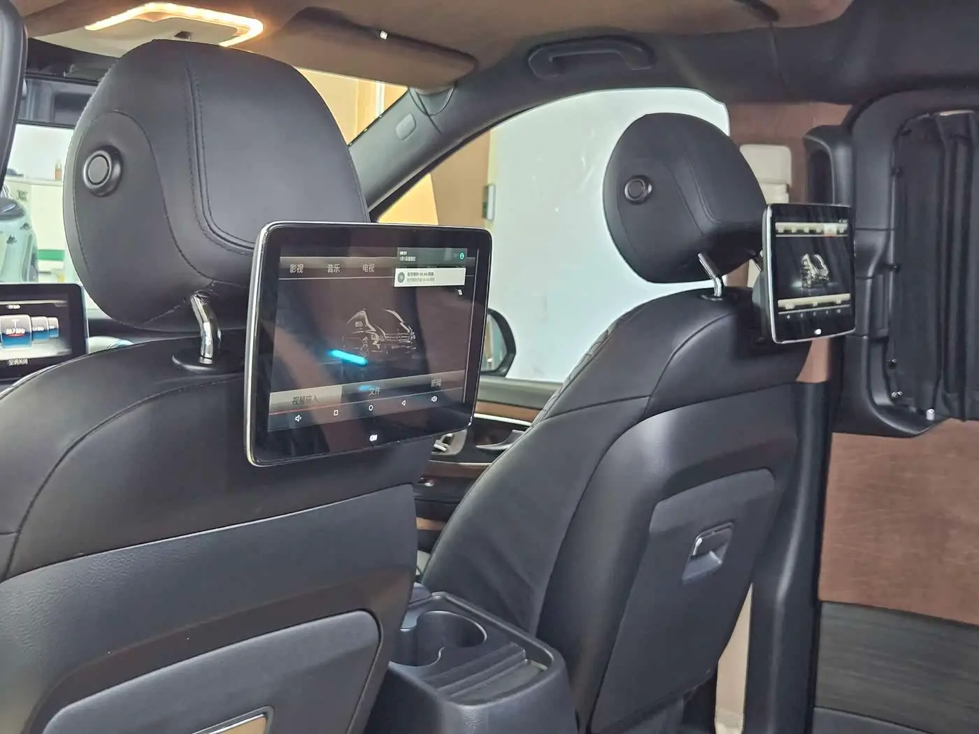 Mercedes-Benz V-Class 2018 — Photo 15/20
