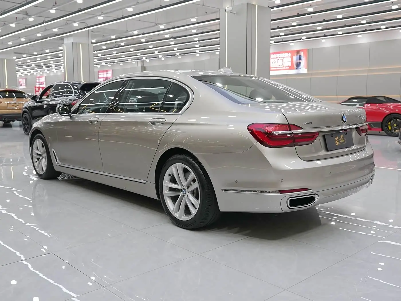 BMW 7 Series 2016 — Фото 8/20