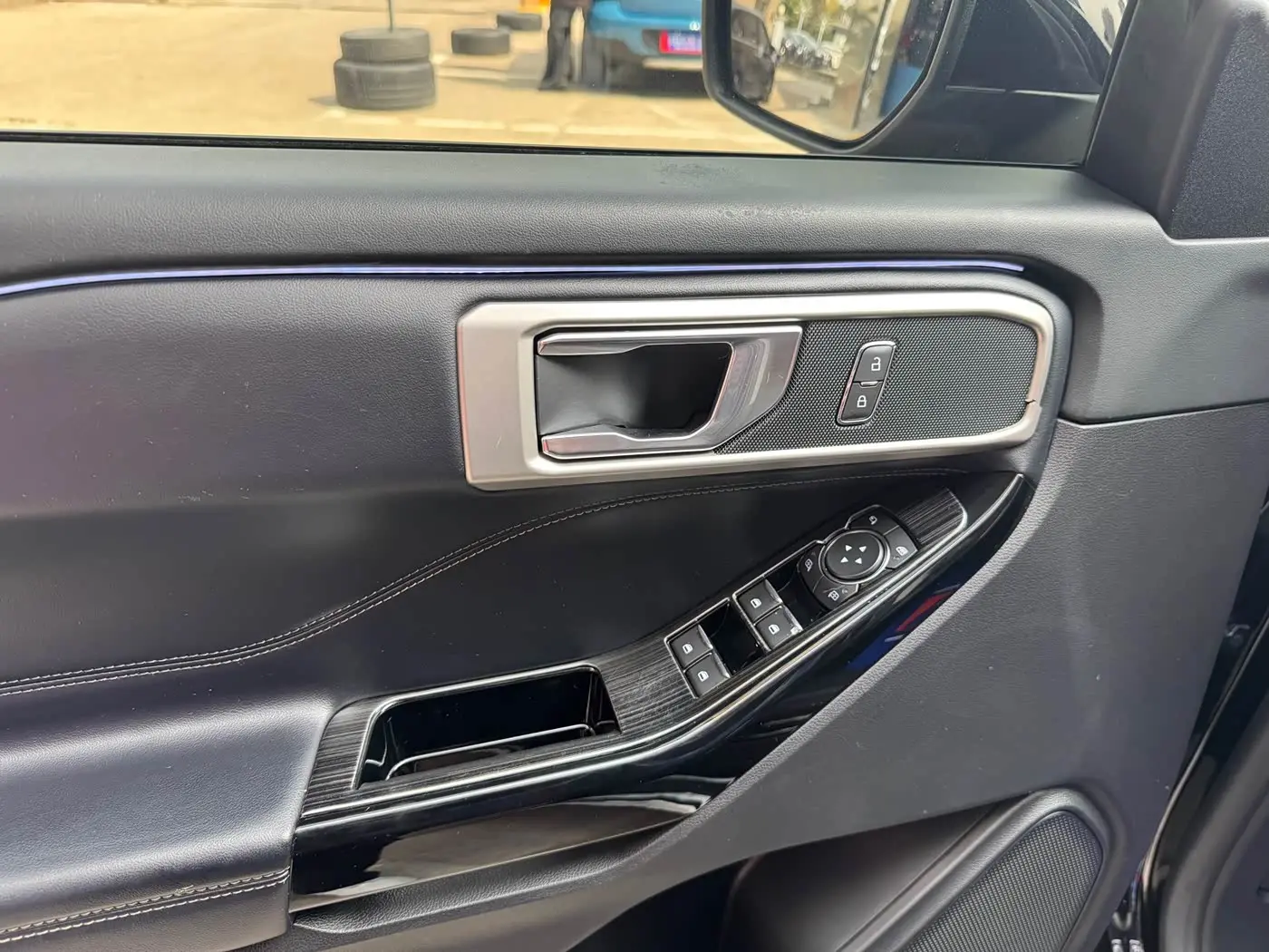 Ford Explorer 2020 — Photo 8/20