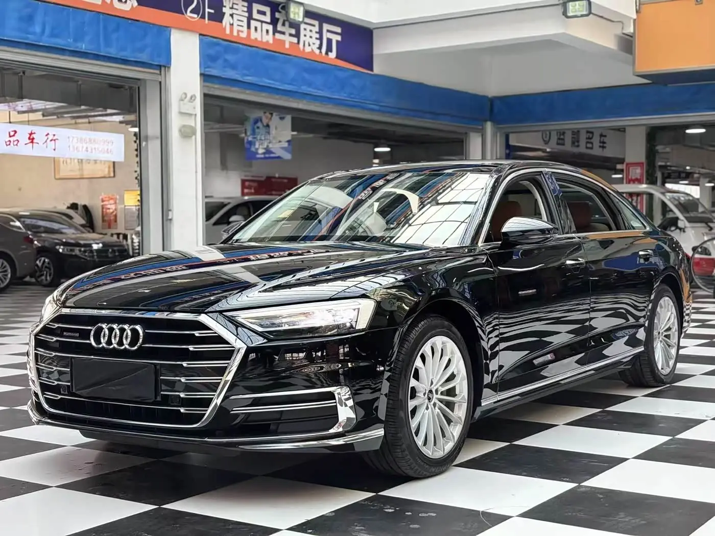 Audi A8 2021 — Фото 1/20