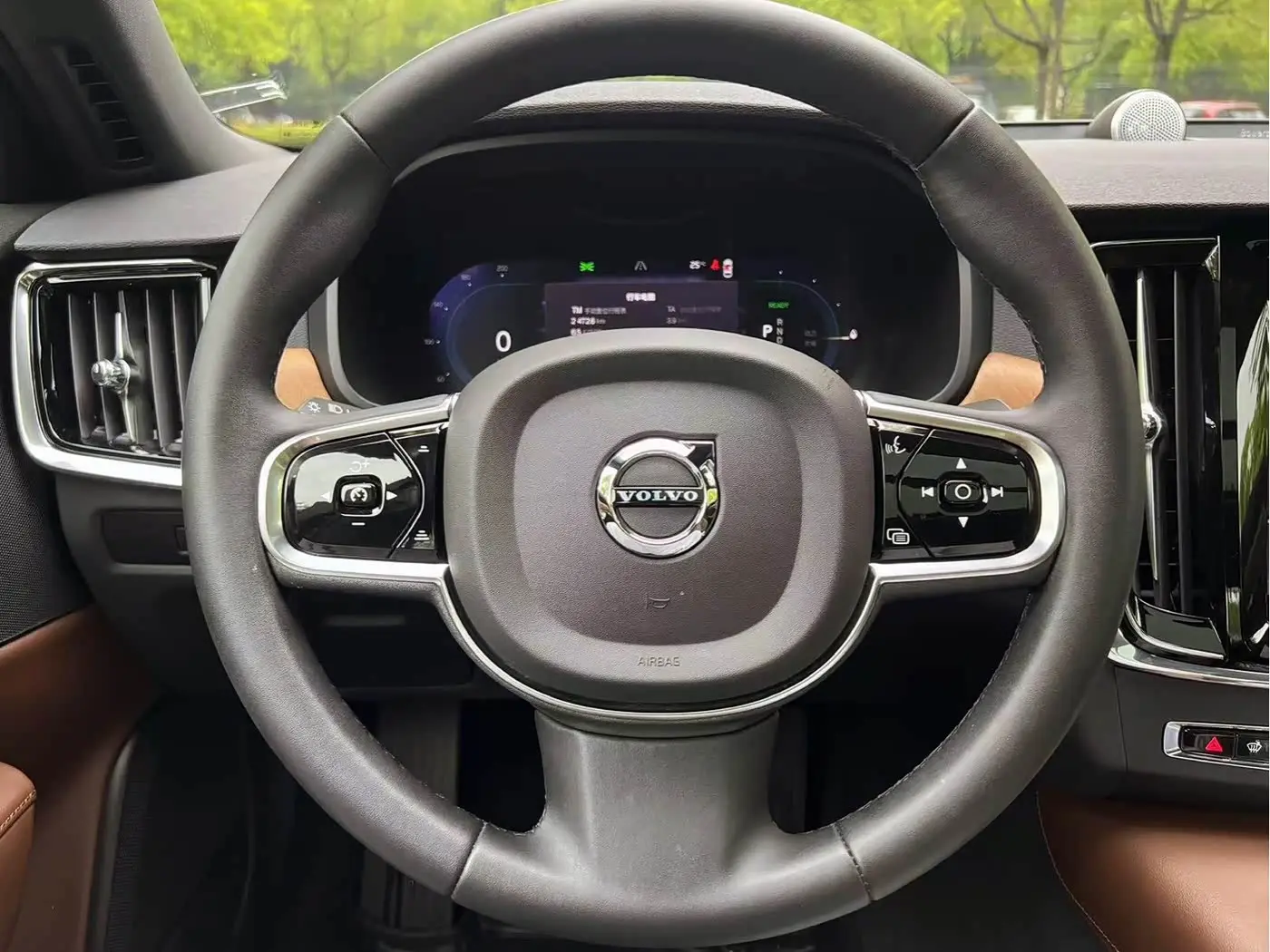 Volvo S90 Plug-in Hybrid 2023 — Фото 13/14
