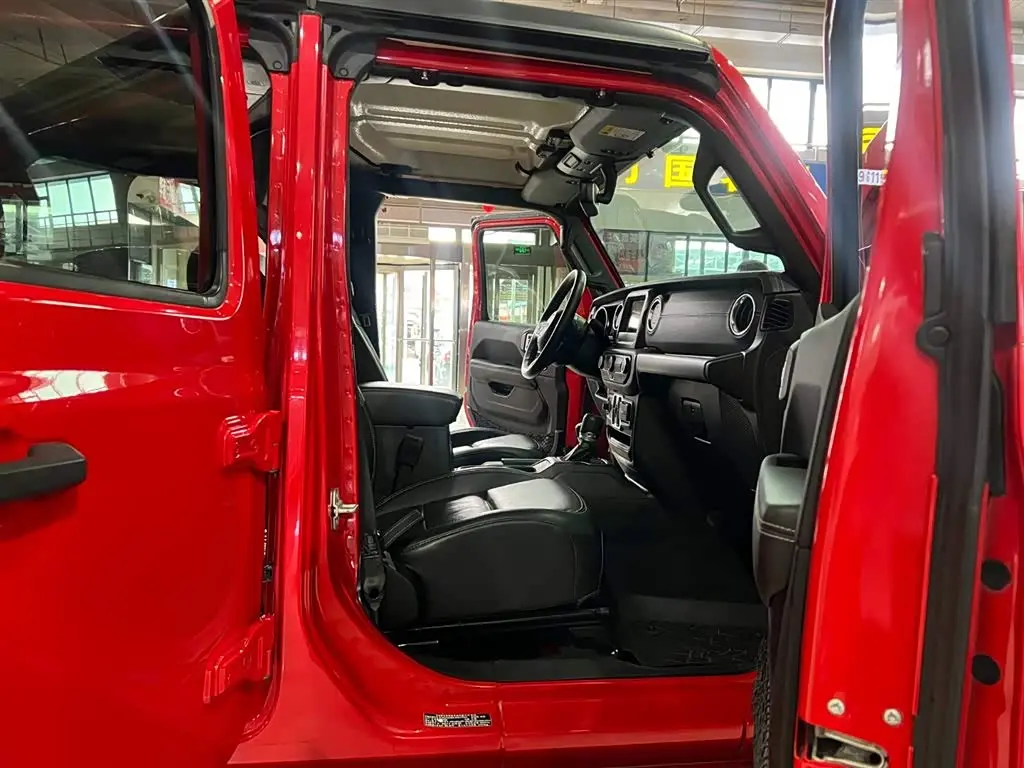 Jeep Wrangler 2019 — Фото 14/16