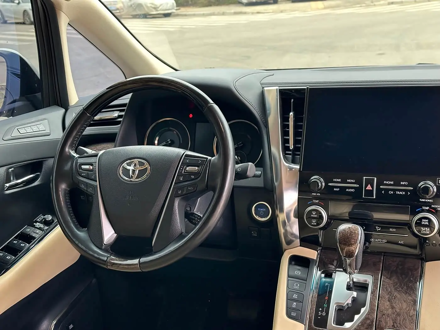 Toyota Alphard 2021 — Фото 9/20