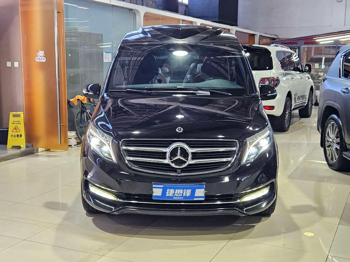 Mercedes-Benz V-Class 2018 — Photo 2/20