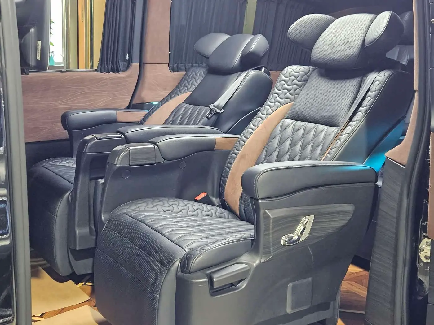 Mercedes-Benz V-Class 2018 — Photo 17/20