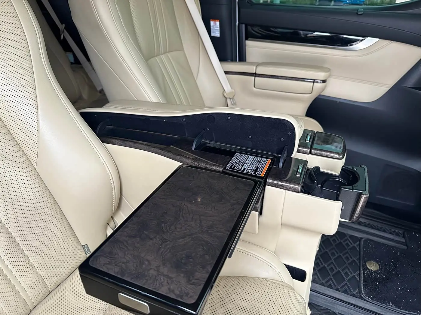Toyota Alphard 2021 — Фото 10/20