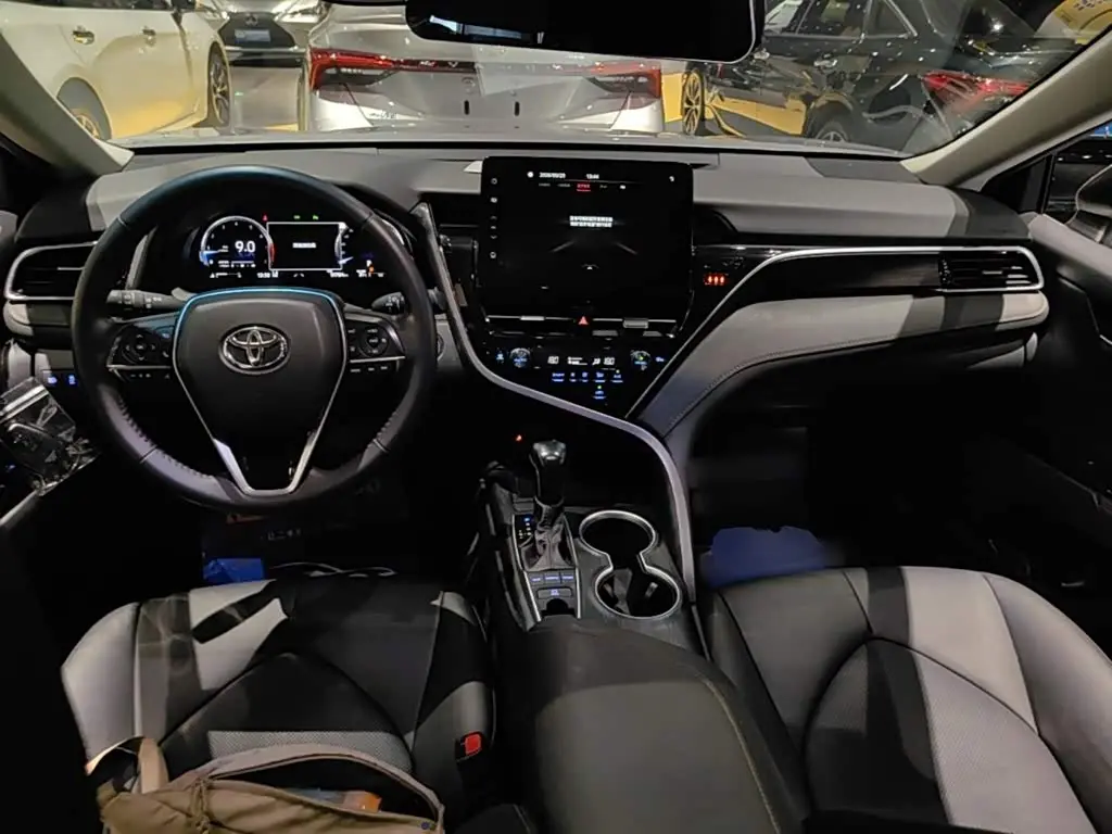 Toyota Camry 2022 — Şəkil 10/20
