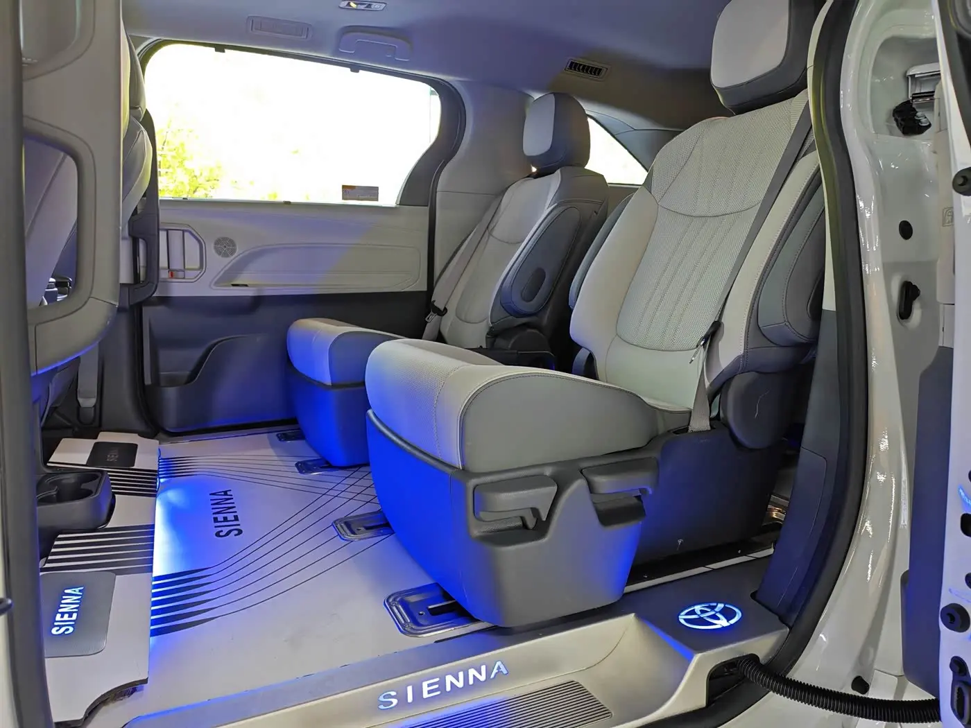 Toyota Sienna 2024 — Photo 10/18