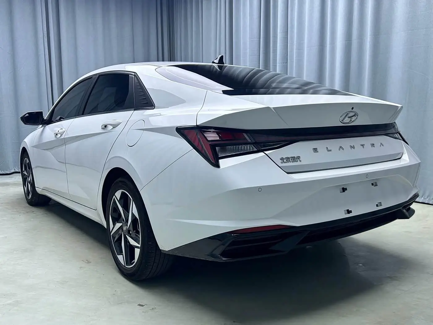 Hyundai Elantra 2023 — Şəkil 19/20
