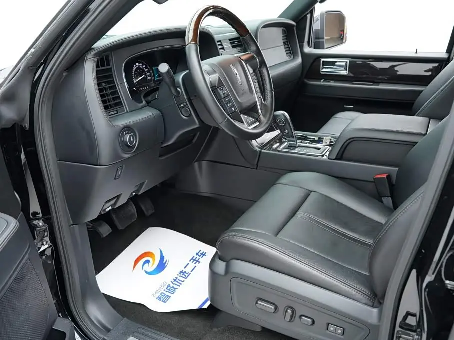 Lincoln Navigator 2018 — Photo 5/20