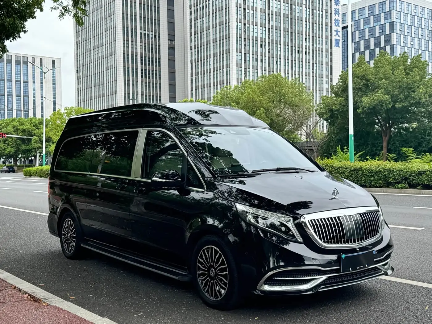 Mercedes-Benz V-Class 2022 — Photo 3/11