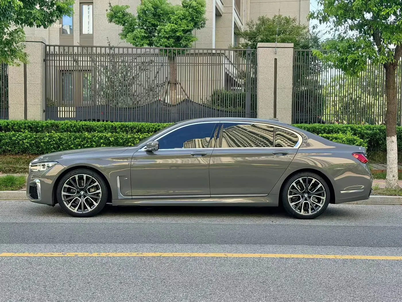BMW 7 Series 2021 — Photo 13/15