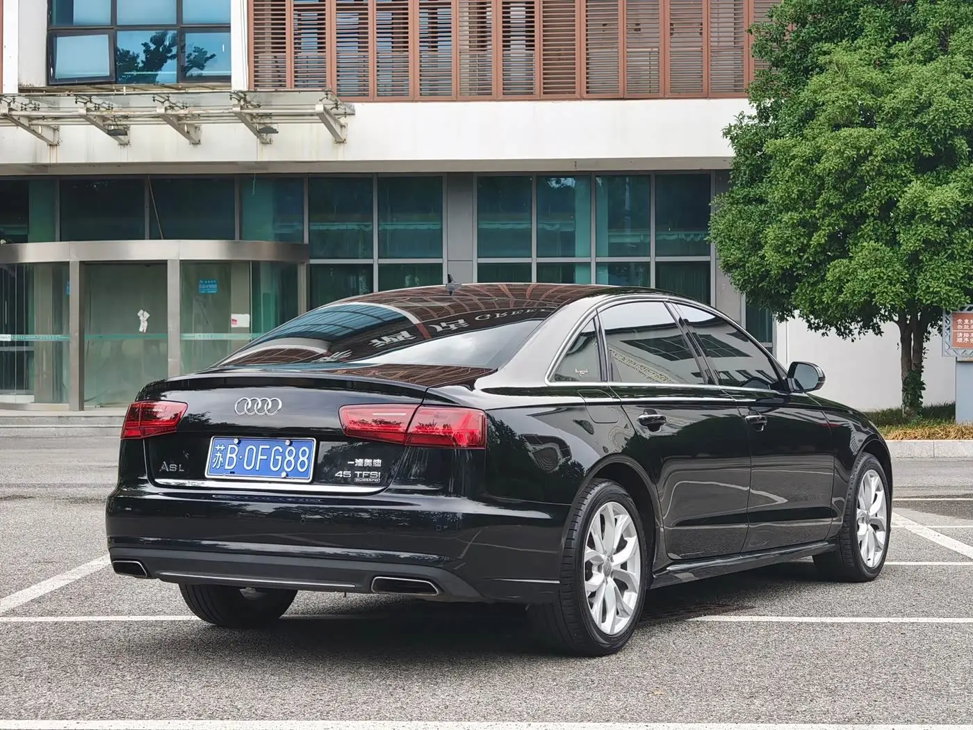 Audi A6L 2017 — Photo 6/14