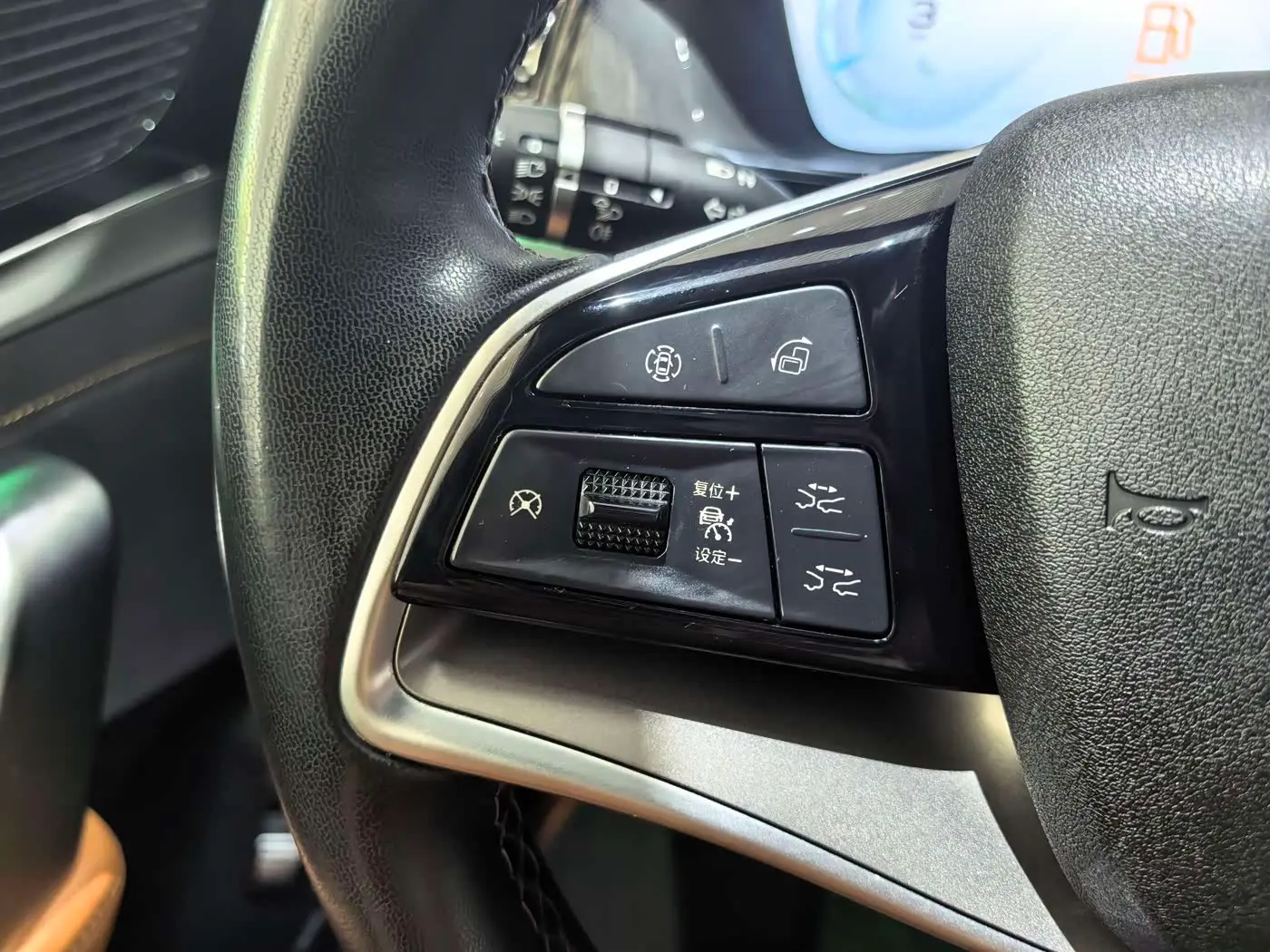 BYD Tang New Energy 2023 — Photo 10/20