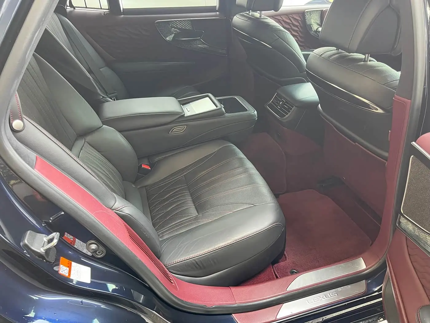 Lexus LS 2020 — Photo 12/19